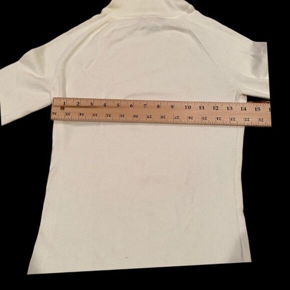 1213 Dolce Medium Turtleneck Cream Long Sleeves New - Picture 3 of 5